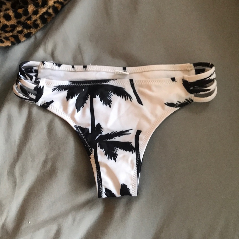 Cheeky bikini bottoms